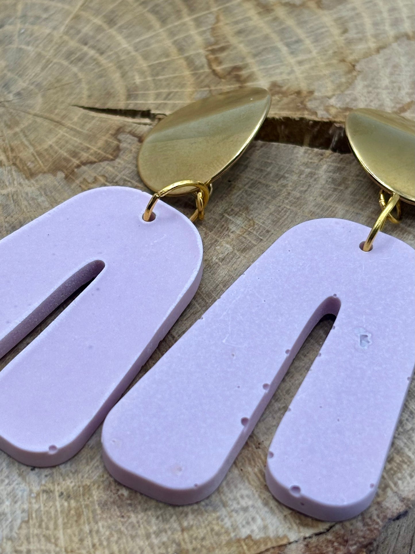 Bijoux d'oreilles en résine acrylique violettes pastels