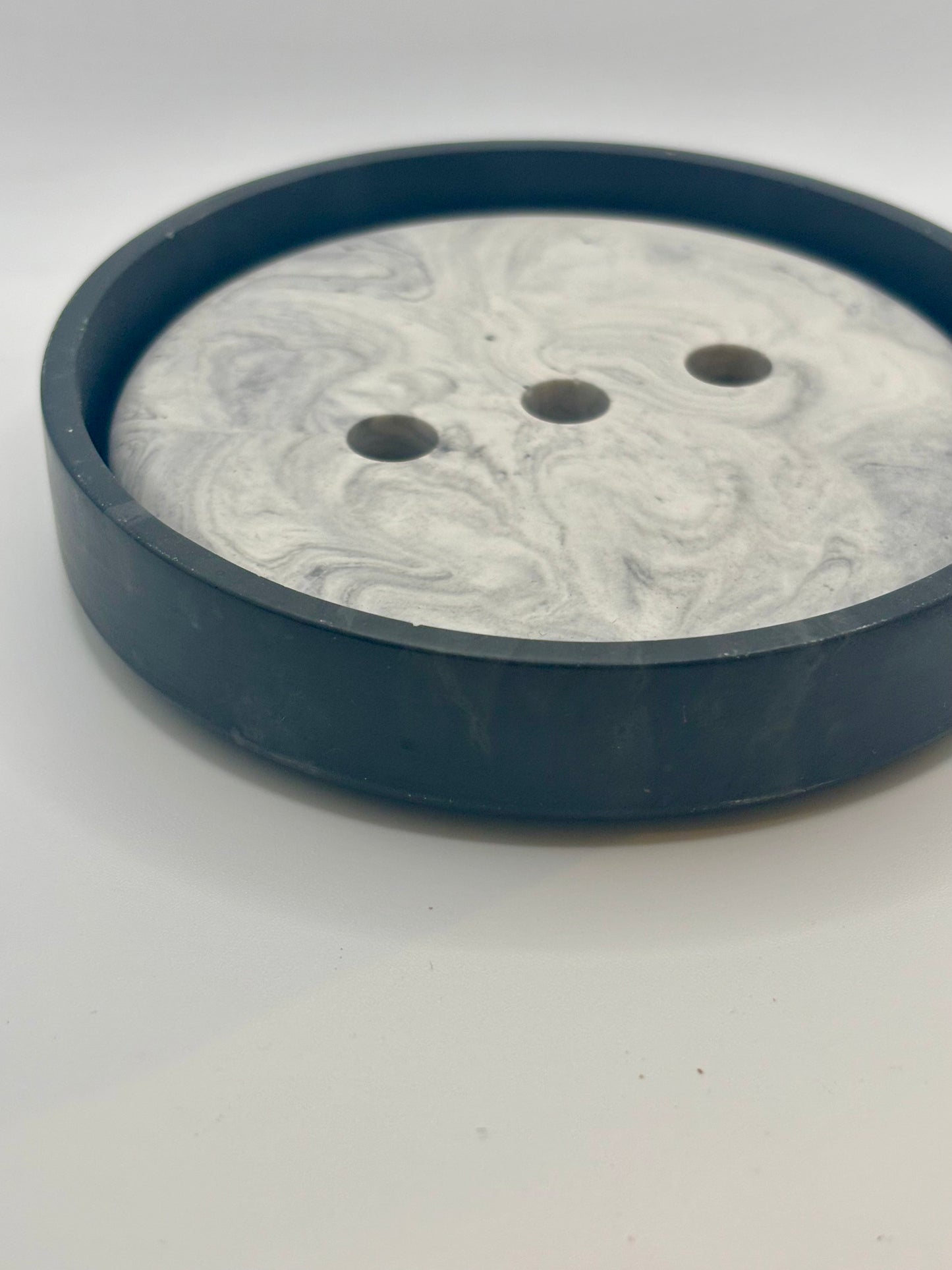 Porte savon rond noir et effet marbre en Jesmonite