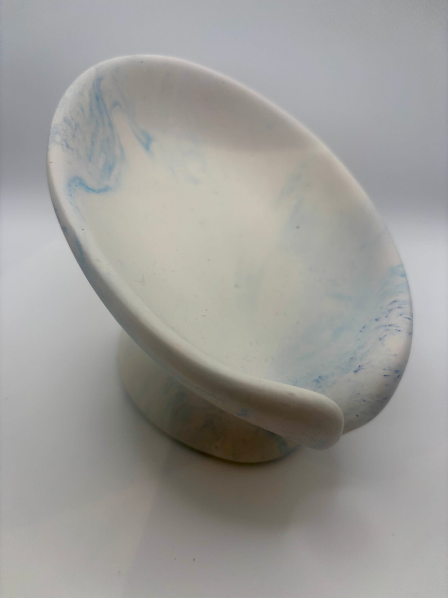 Porte savon sur pied en Jesmonite