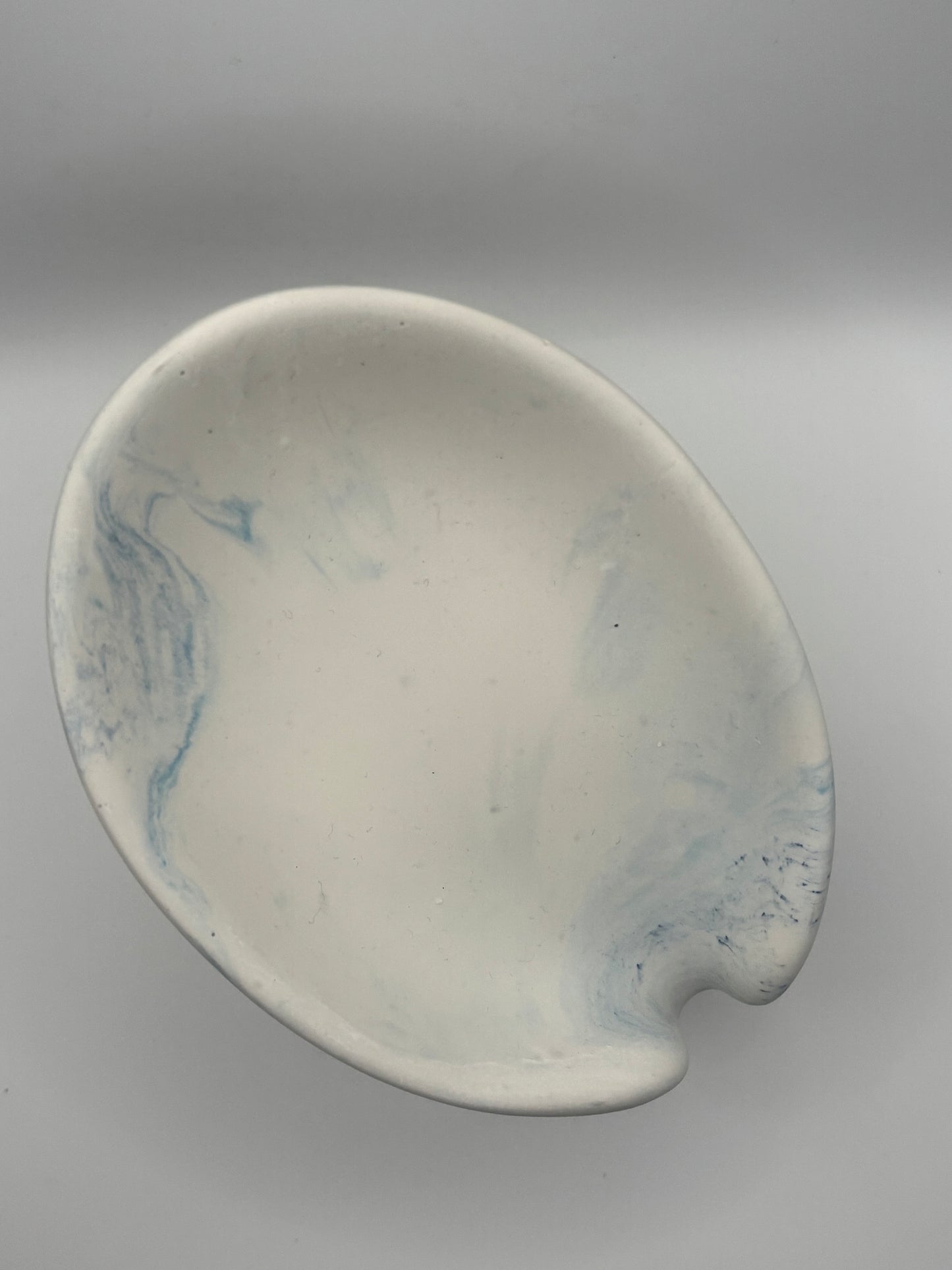 Porte savon sur pied en Jesmonite