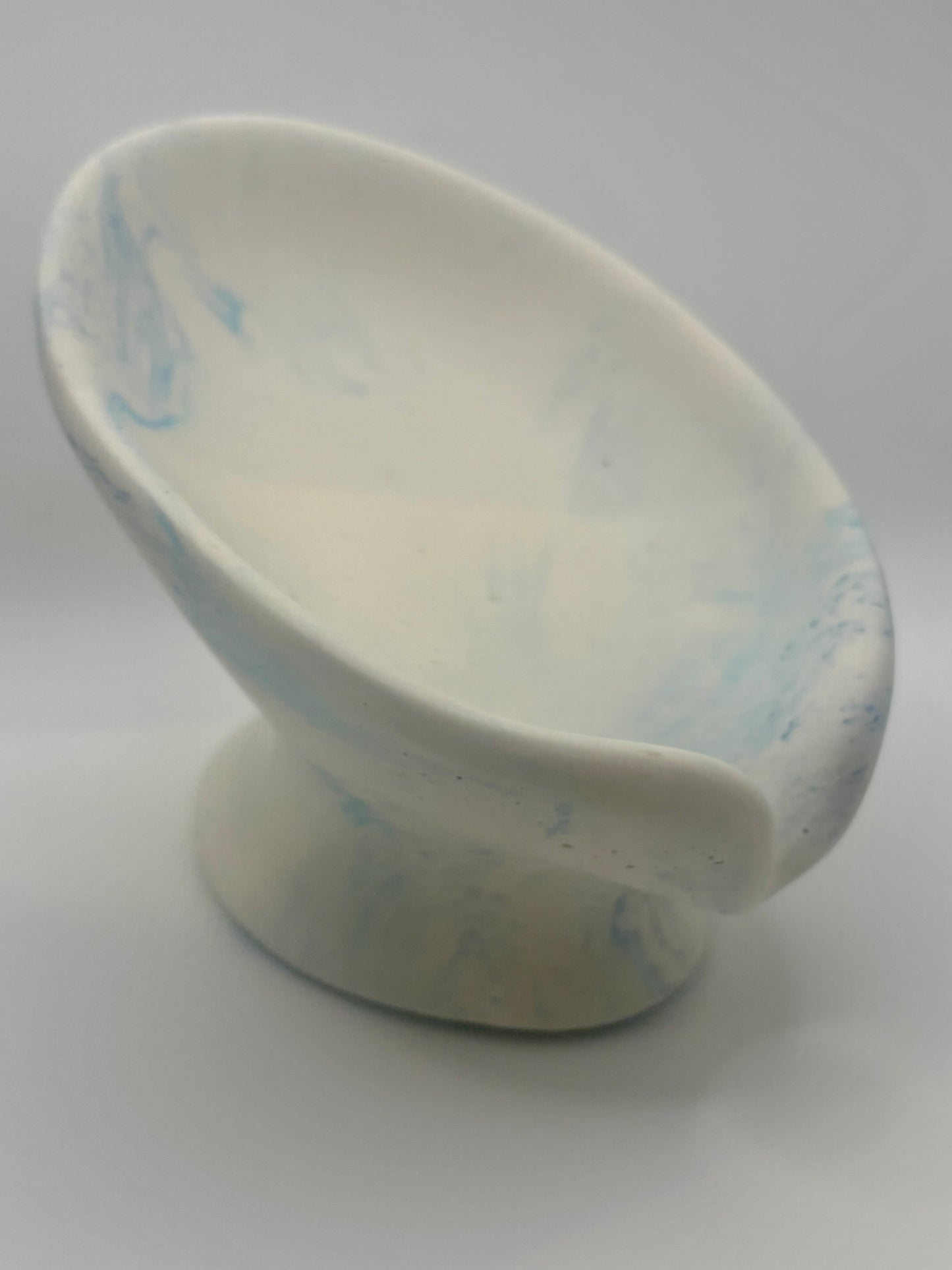 Porte savon sur pied en Jesmonite
