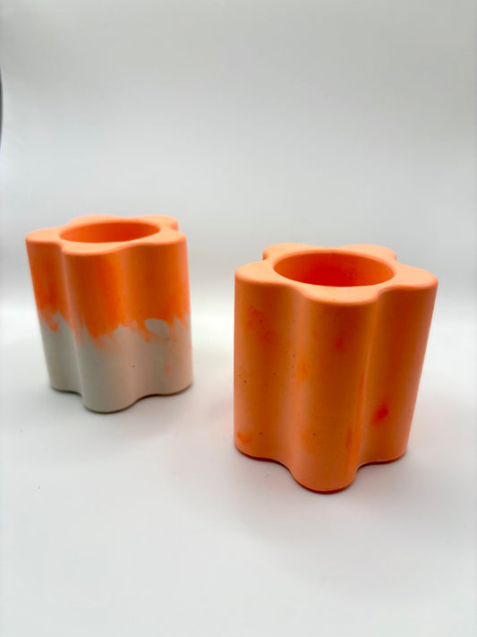 Pot en forme de fleur en jesmonite