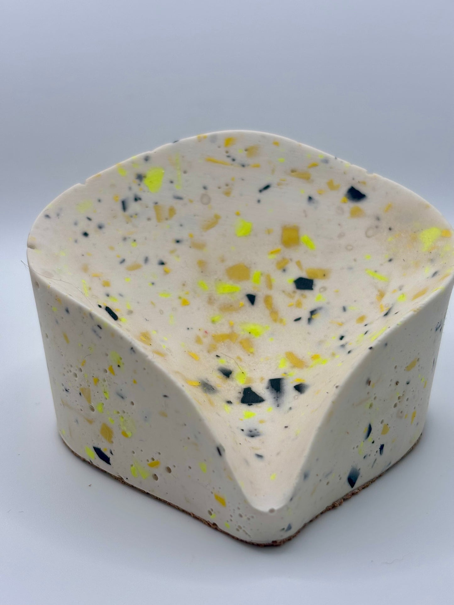 Porte Savon effet Terrazzo jaune en Jesmonite