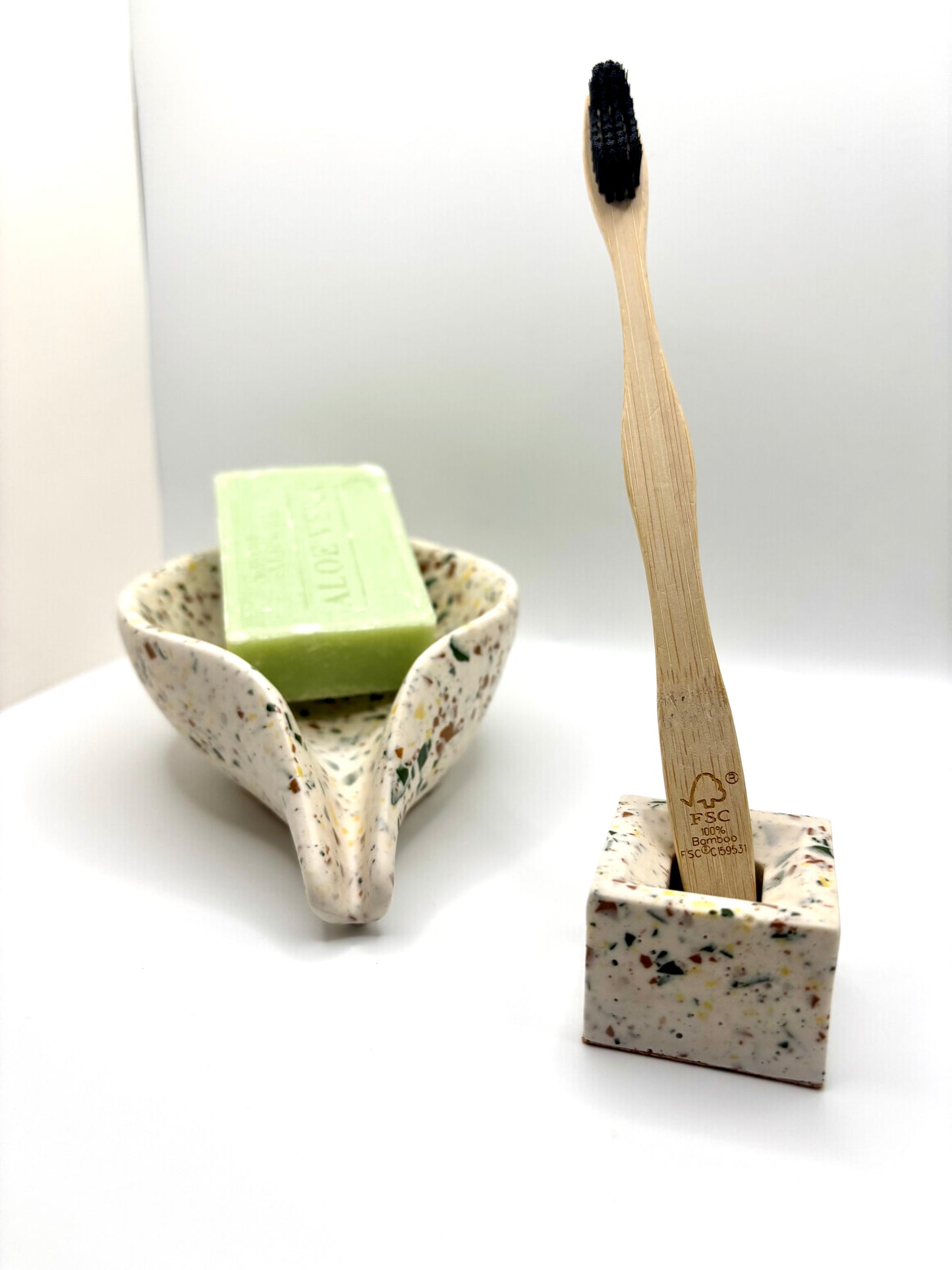 Porte-brosse à dents effet Terrazzo – Jesmonite fait main