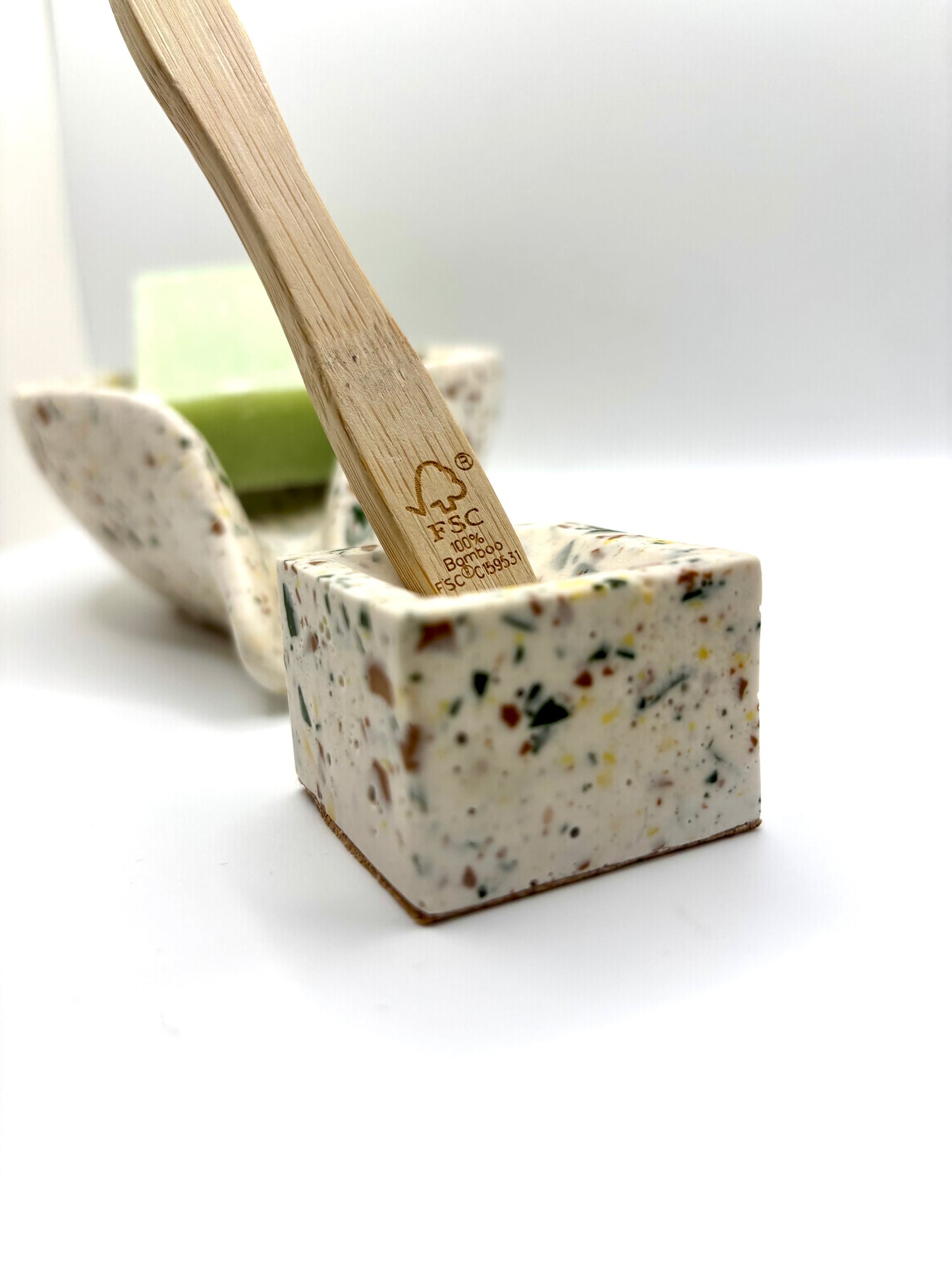 Porte-brosse à dents effet Terrazzo – Jesmonite fait main