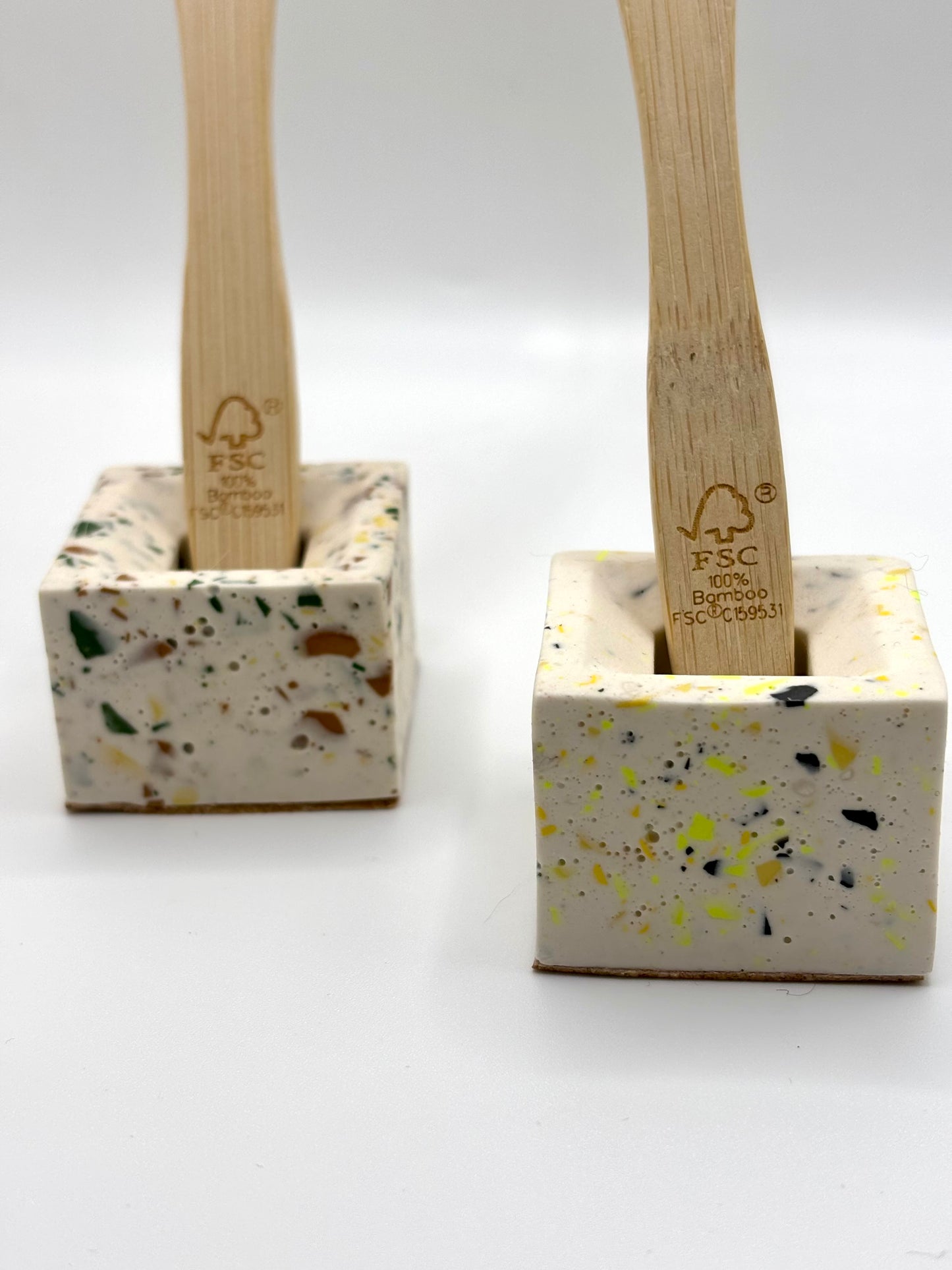 Porte-brosse à dents effet Terrazzo – Jesmonite fait main