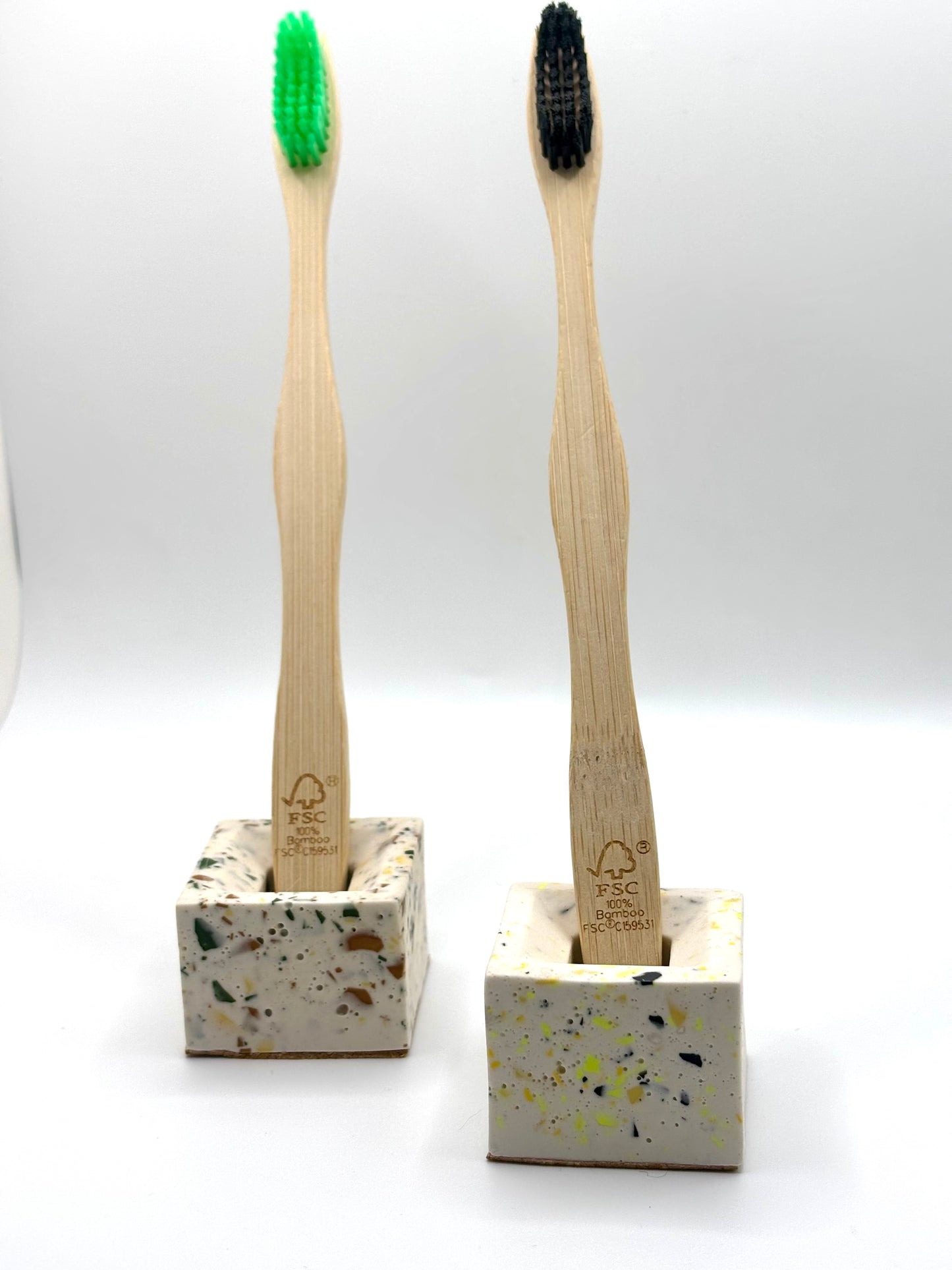 Porte-brosse à dents effet Terrazzo – Jesmonite fait main