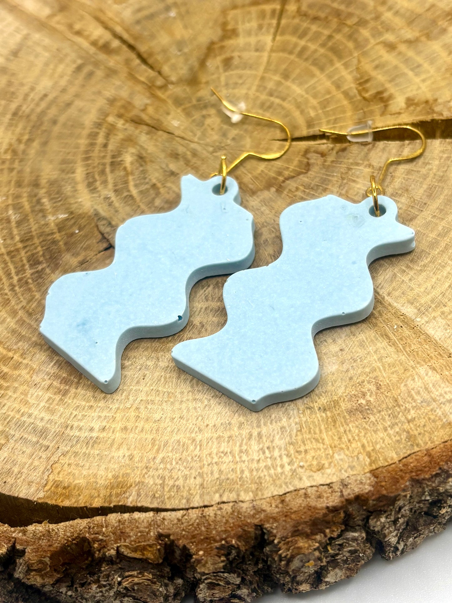 Boucles d’oreilles vague en jesmonite