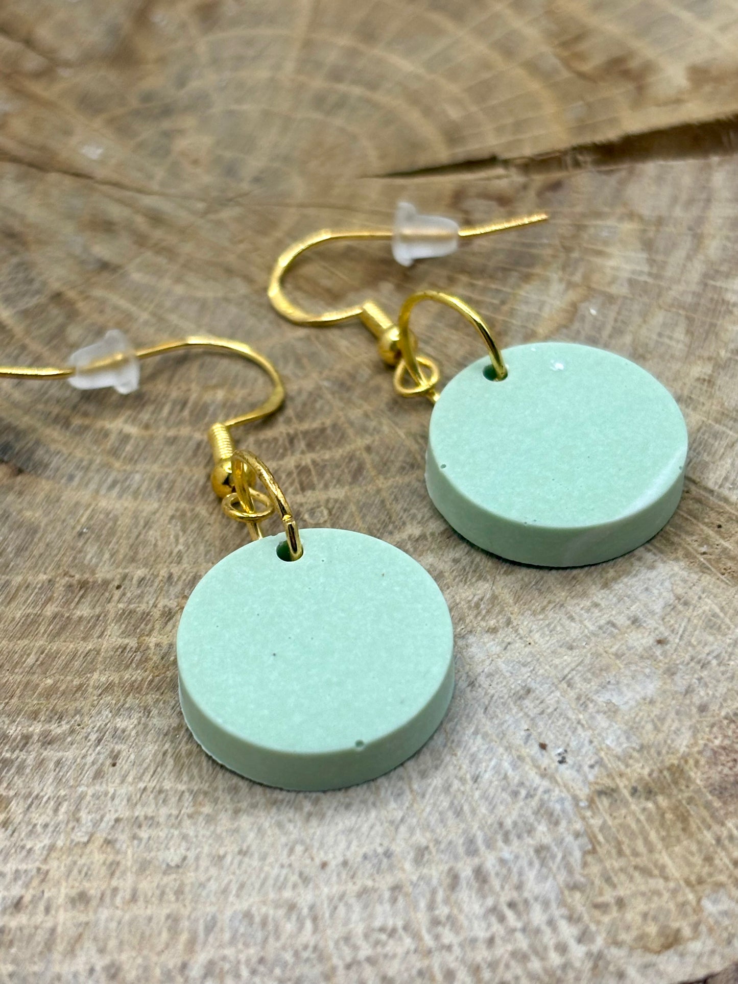 Boucles d’oreilles rondes en jesmonite