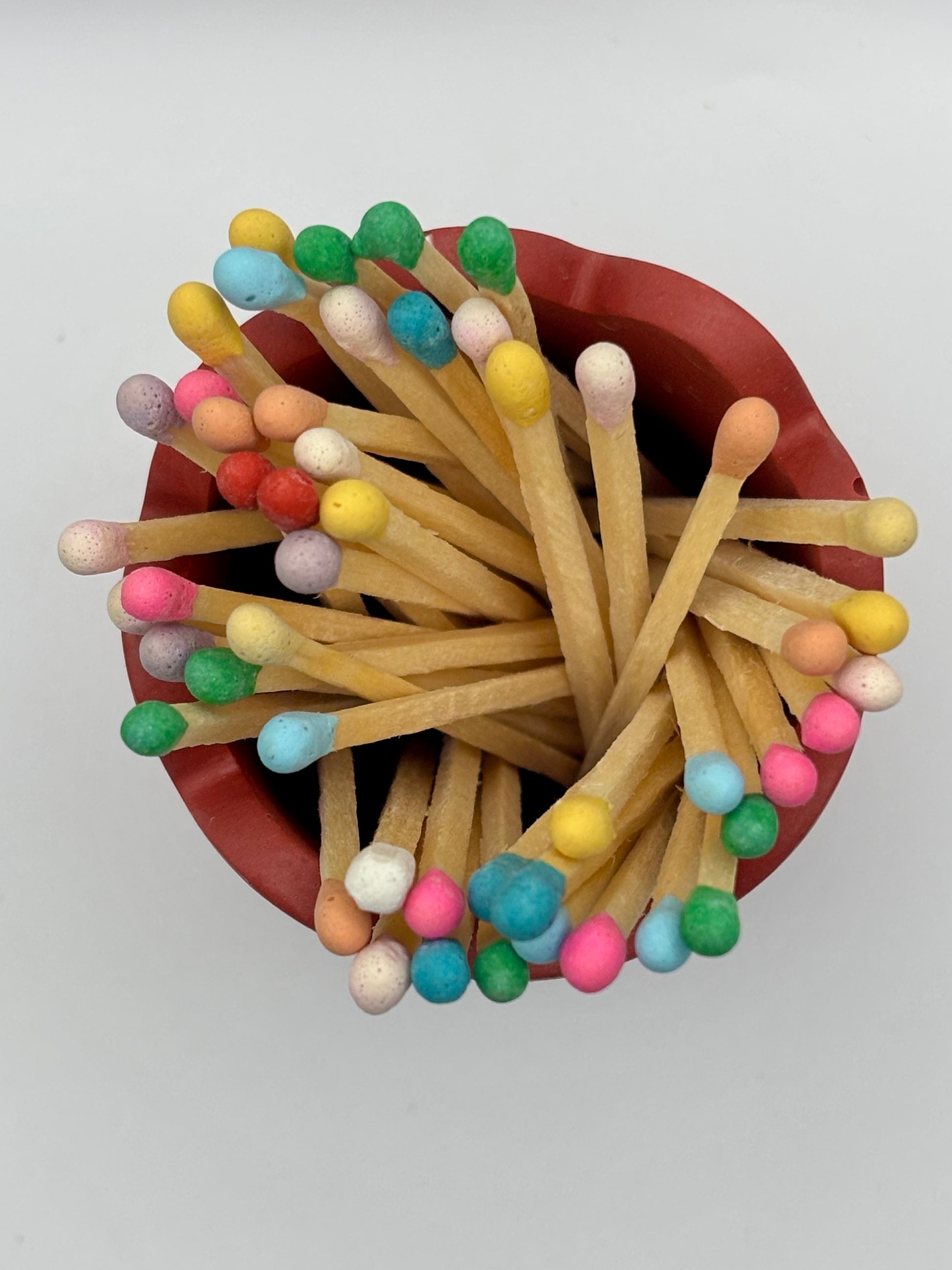 Pot en jesmonite pour allumettes avec grattoir
