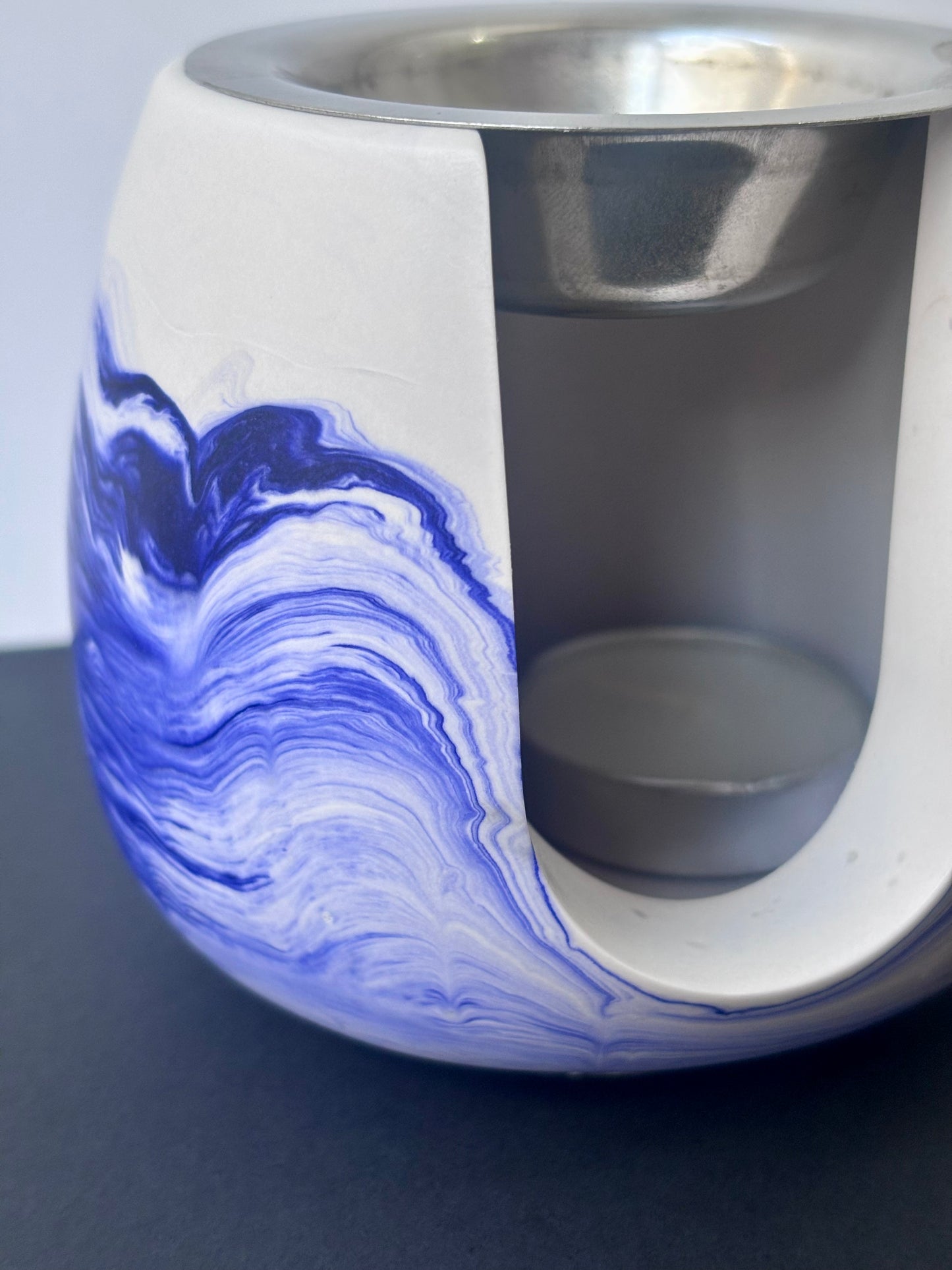 étail du brûle-parfum artisanal en jesmonite marbré bleu fait main