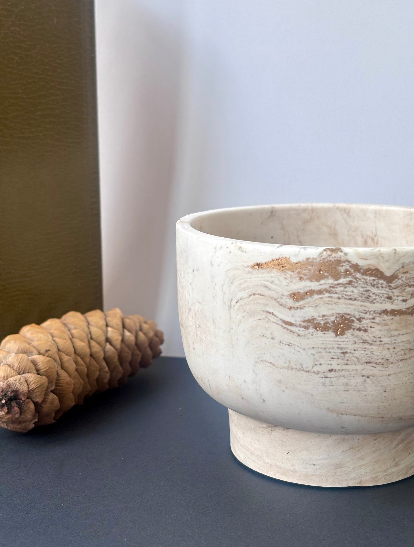 Coupelle décorative en jesmonite marbré beige et doré – Studio Unik