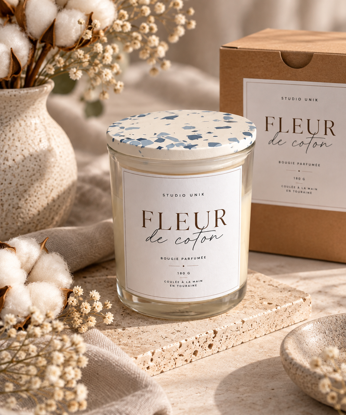 Bougie parfumée en jesmonite Terrazzo bleu, senteur fleur de coton