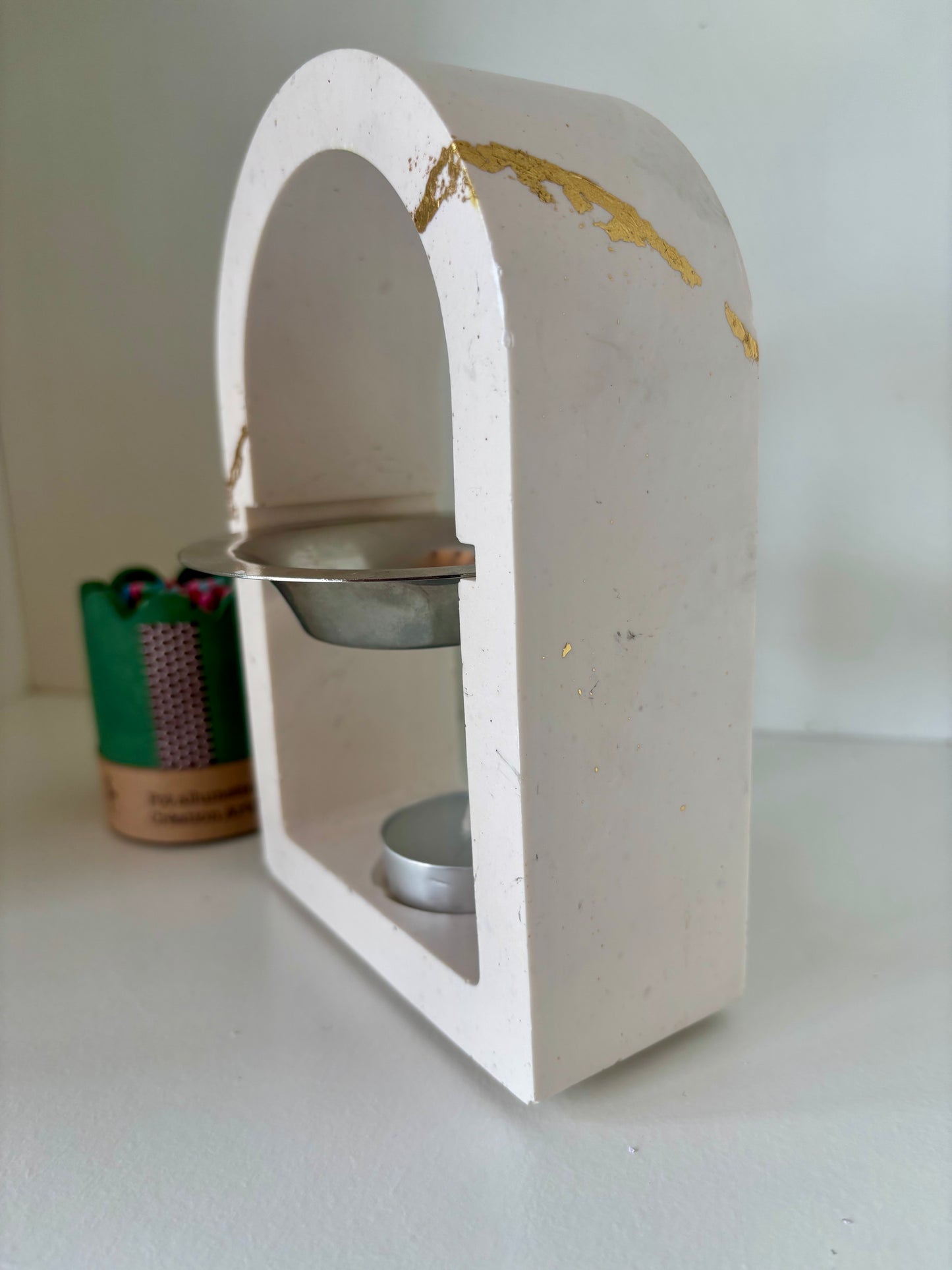 Brûle-parfum artisanal en jesmonite