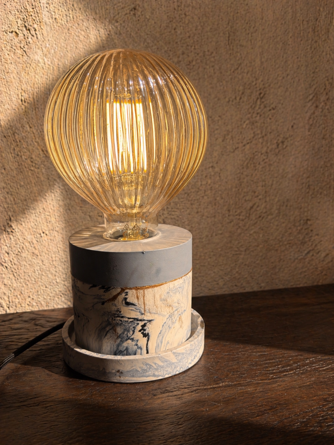 lumiere de table jesmonite marbre bleu
