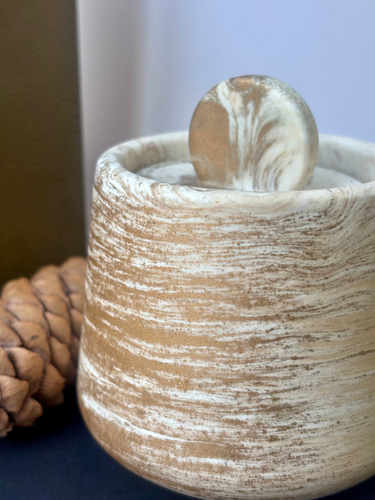 Pot en jesmonite marbré blanc, marron et doré – création artisanale Studio Unik